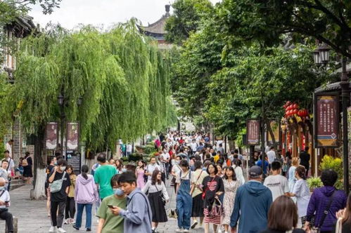 還悶在家里？這些旅游景點(diǎn)都要爆了，旅行社服務(wù)網(wǎng)點(diǎn)旅游招攬正當(dāng)時(shí)